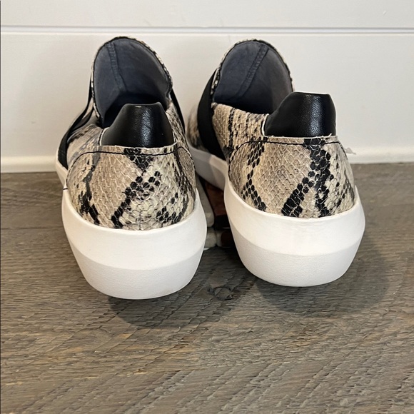 NWT - Clarks Women’s Kayleigh River Taupe Snake Slip-On Loafers - Size 10 - Picture 6 of 7